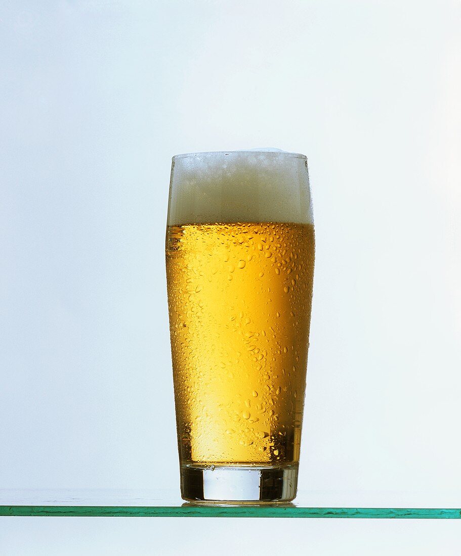 A glass of beer (light)