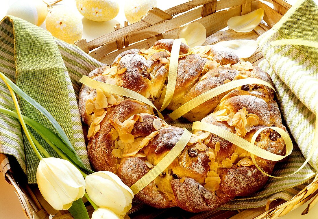 Baked Easter wreath with almonds an raisins