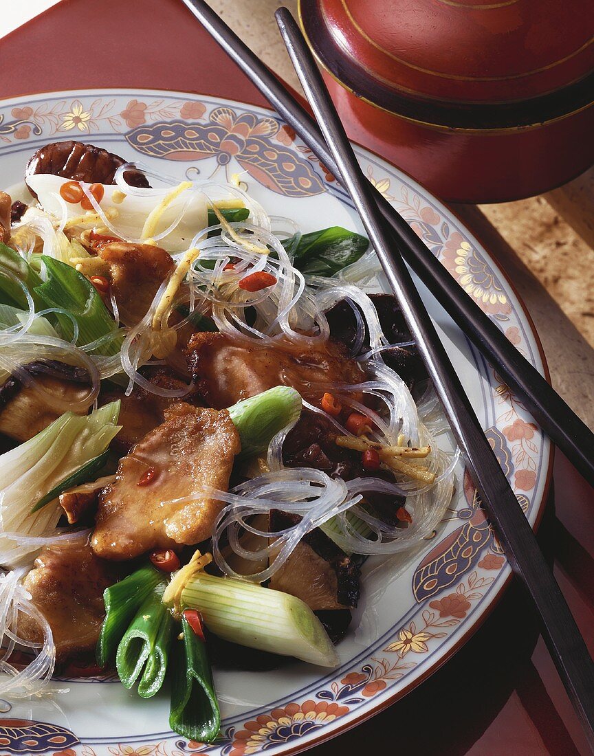 Pork with spring onions, mushrooms & glass noodles