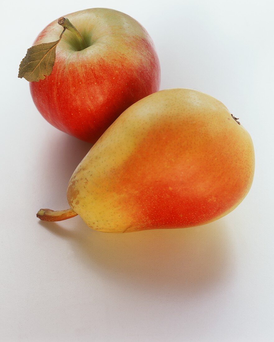 An apple and a Santamaria pear