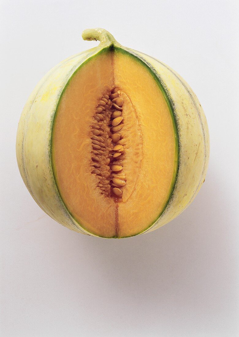 Eine Charentais-Melone, eine Spalte herausgeschnitten