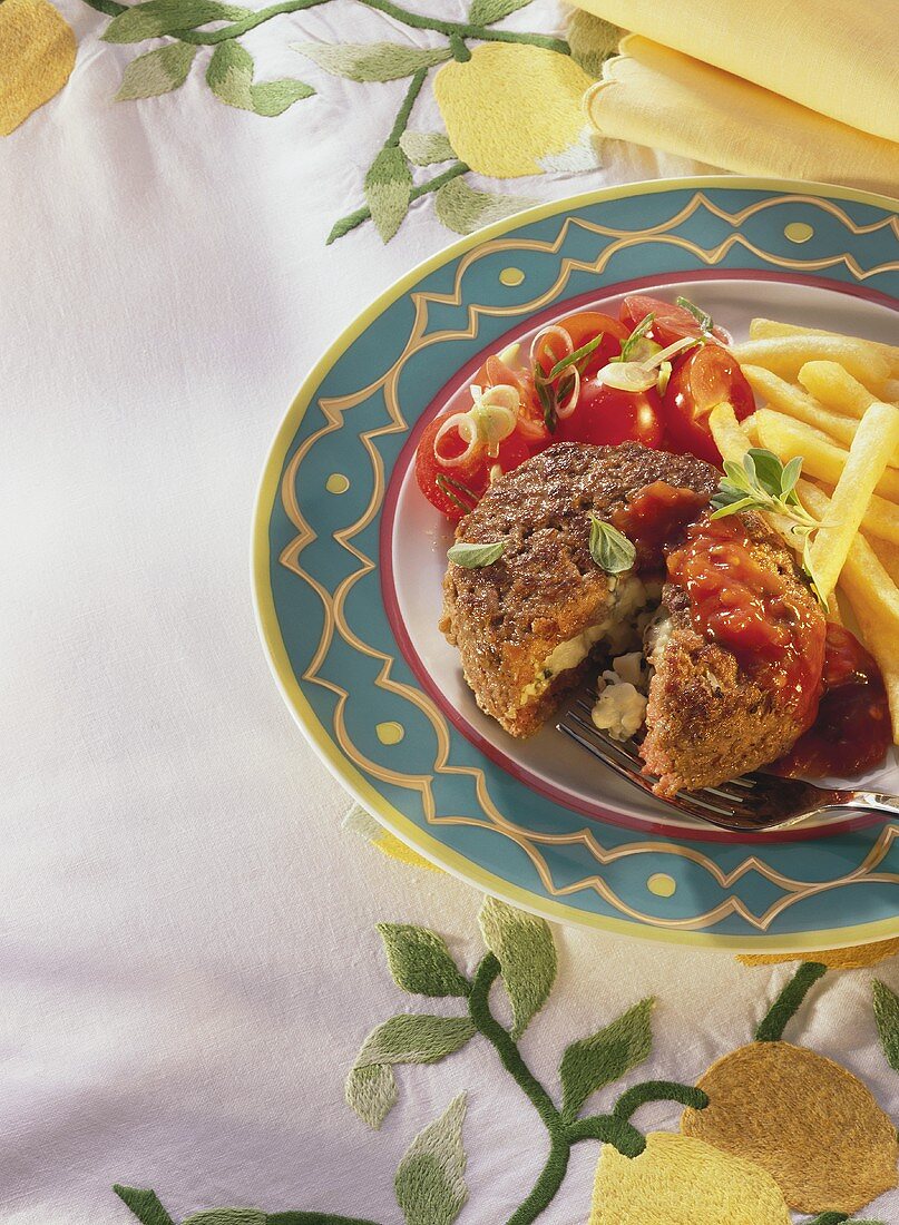 Stuffed frikadeller with chips and tomato salad