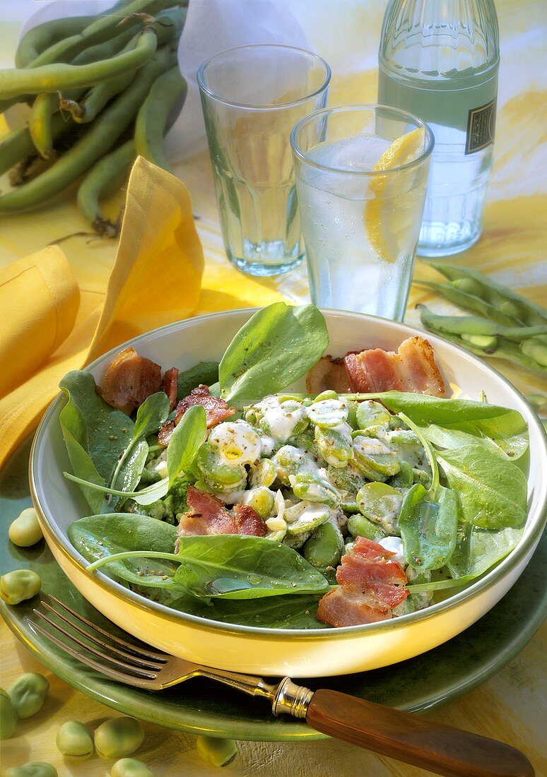 Sorrel salad with beans and fried bacon