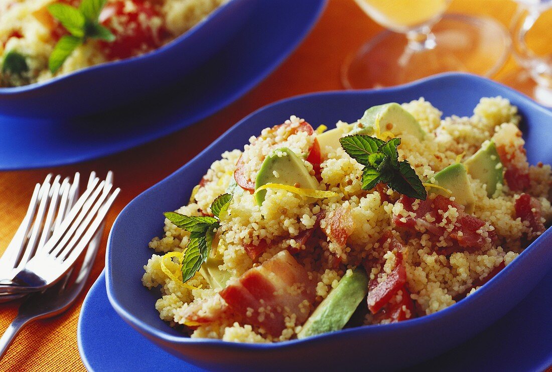 Couscous-Salat mit Speck & Avocado