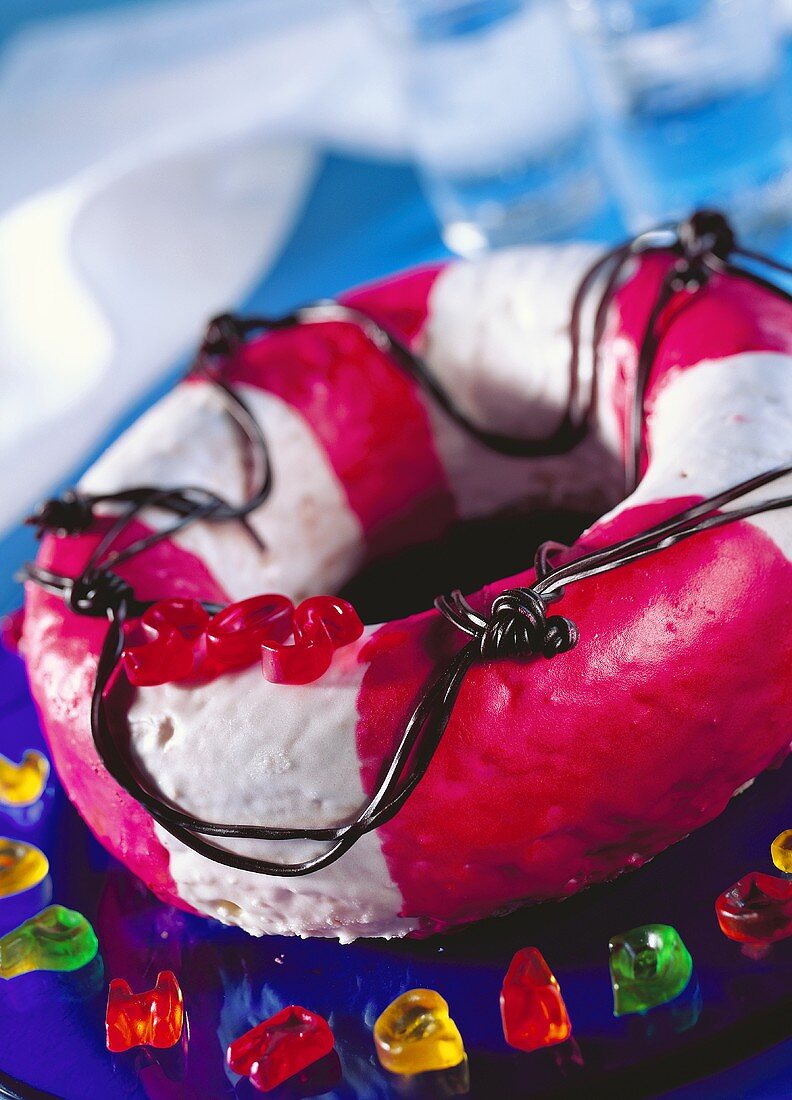 Sweet life-belt (strawberry cake with liquorice)