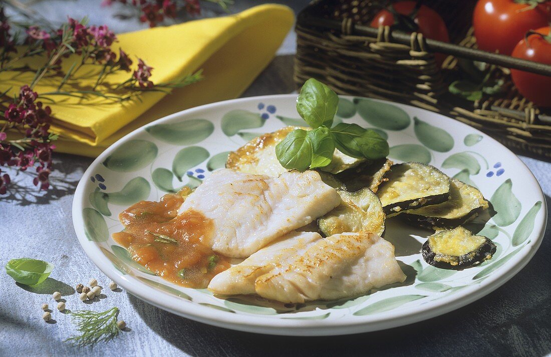 Pesce alla siciliana (Fisch mit Tomatensauce & Auberginen)