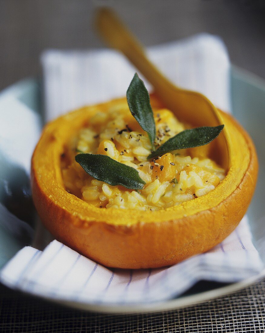 Risotto alla zucca (Kürbisrisotto mit Salbei, Italien)