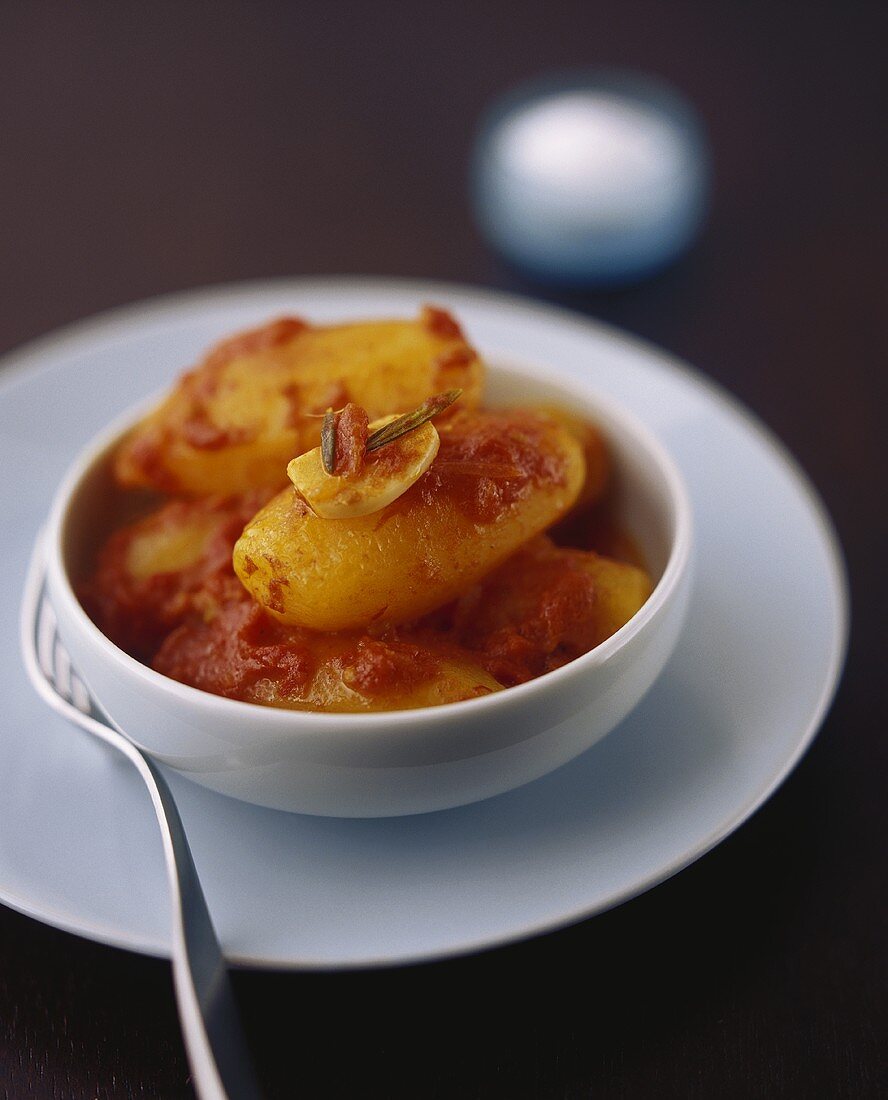 Kartoffel-Knoblauch-Gnocchi mit Tomatensauce