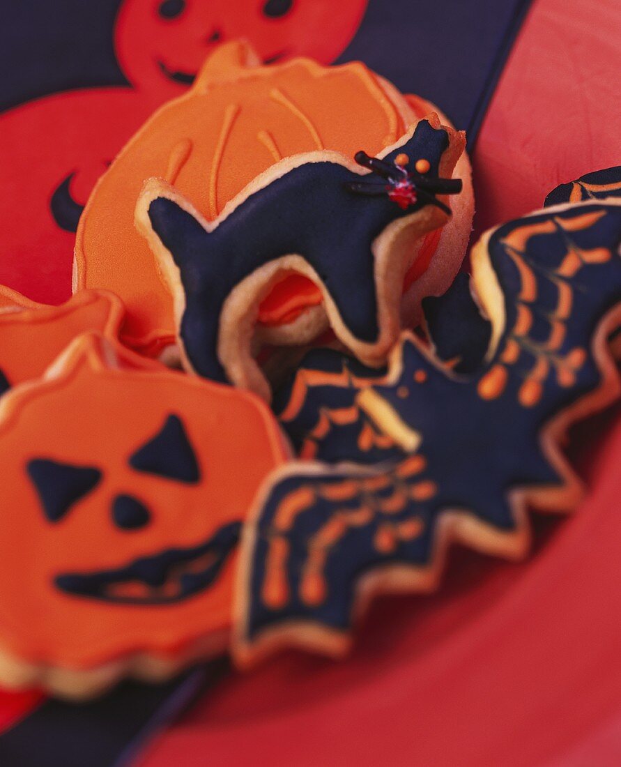 Various Halloween biscuits (pumpkins, cat, bat)
