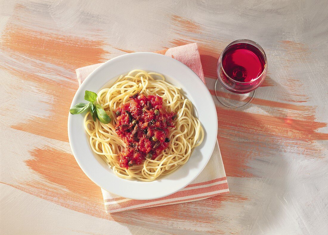 Spaghetti alla siciliana (spaghetti with spicy tomato sauce)