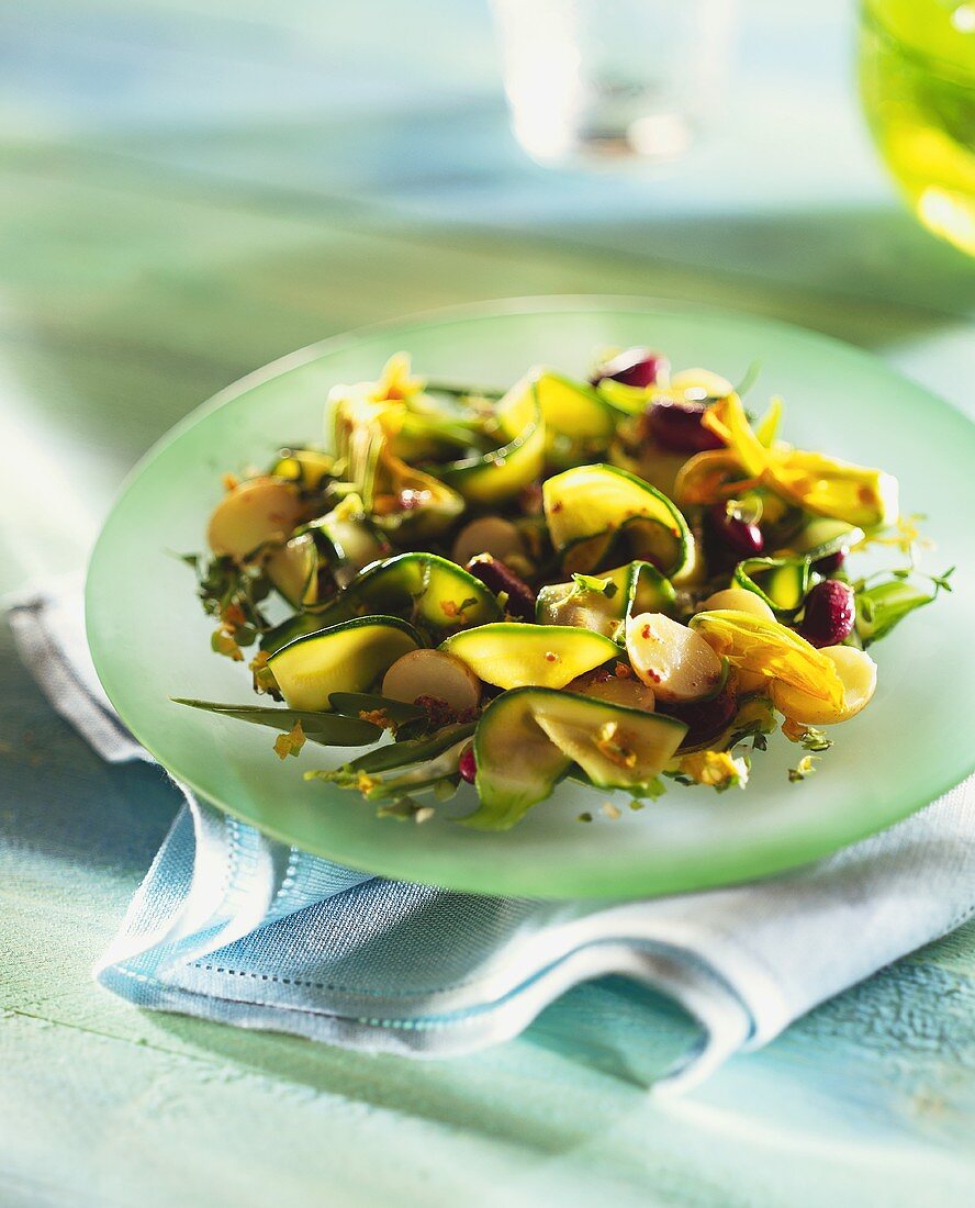 Courgette salad with potatoes and red beans