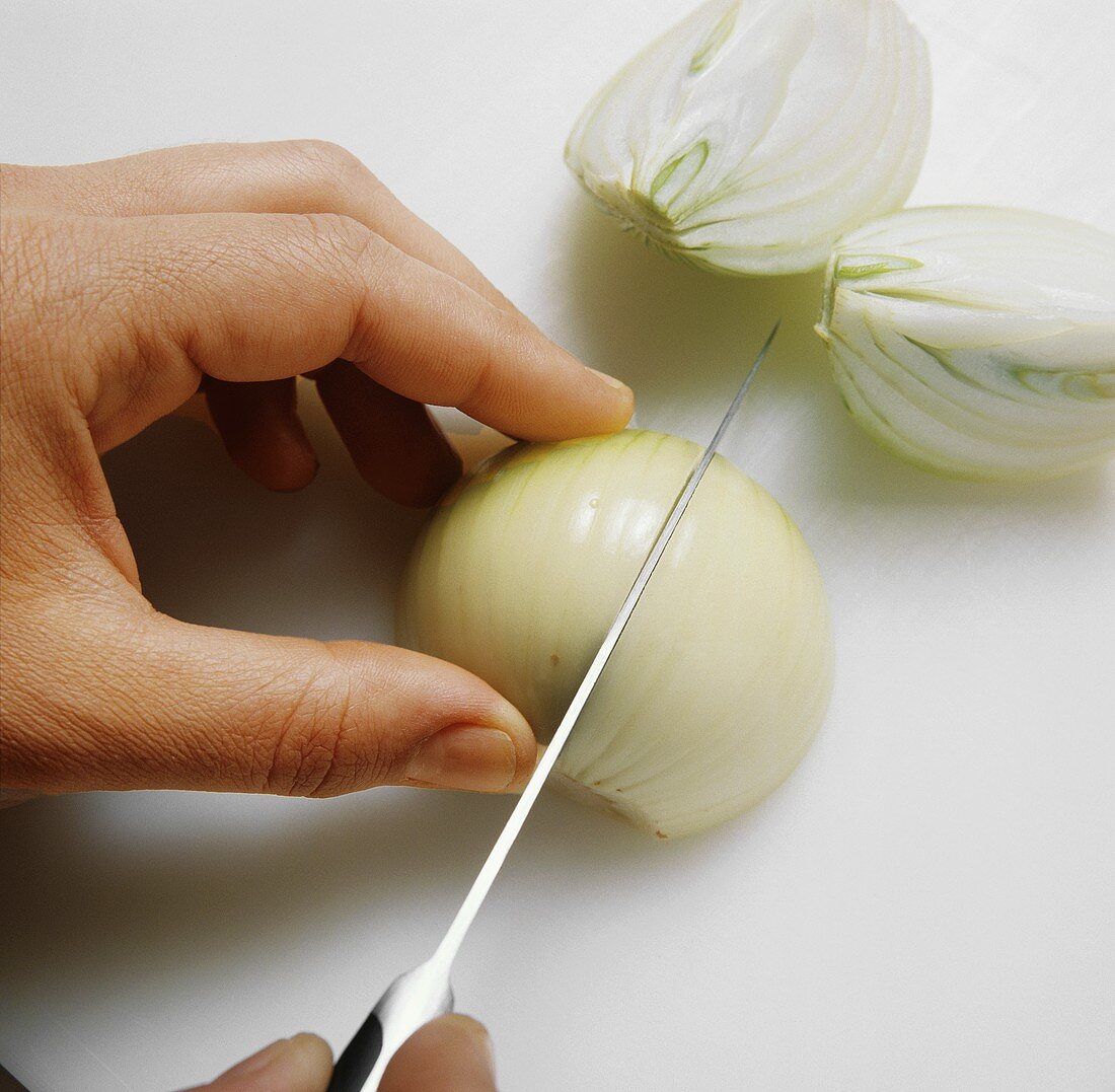 Quartering onions