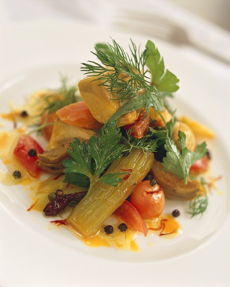 Mixed salad with artichokes, dill and parsley