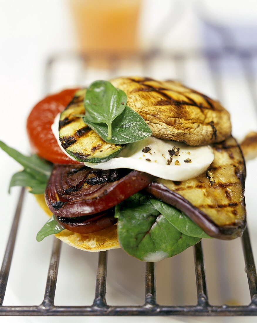 Bruschetta napoletana (Röstbrot mit Gemüse & Mozzarella)