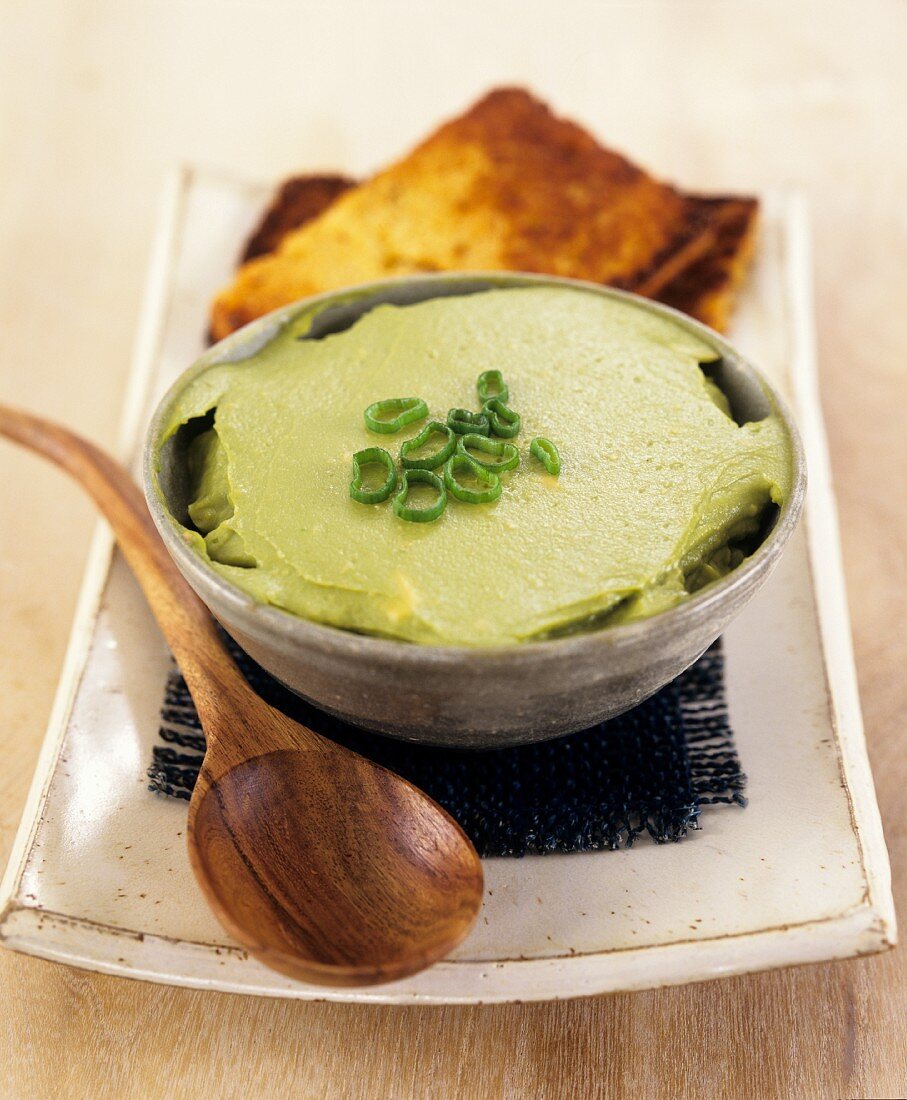 Mexican guacamole, with bread