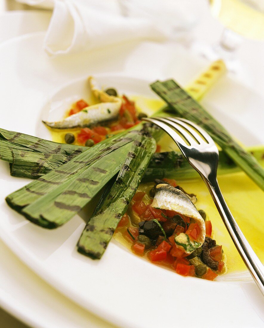 Sardine and tomato salad with fried spring onions