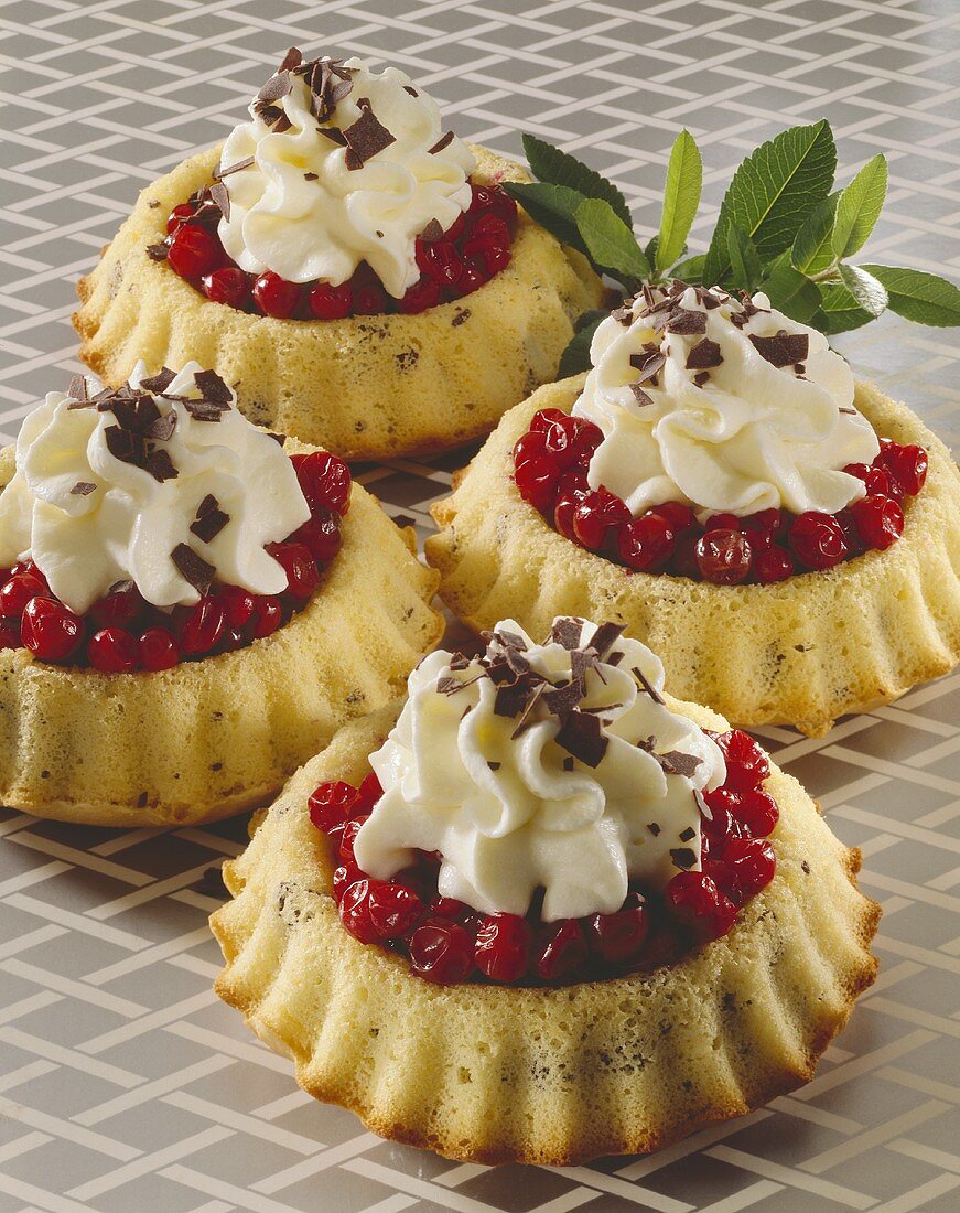 Cranberry tartlets with cream