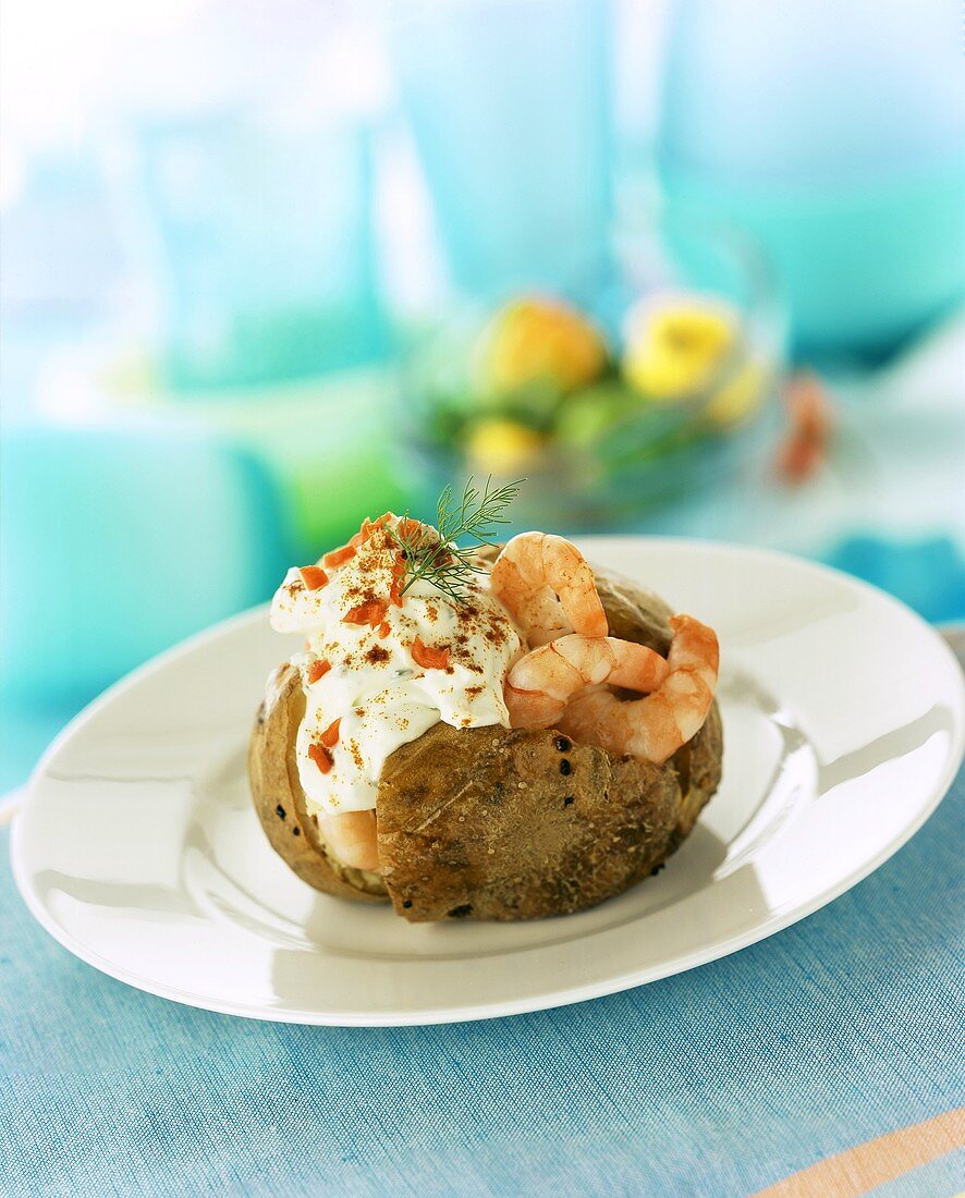 Baked potato with cream cheese and shrimps