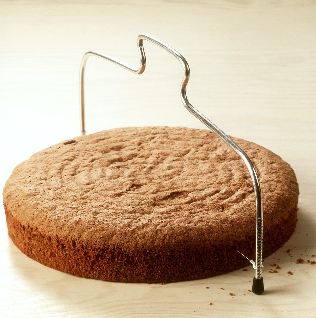 Cutting a cake base