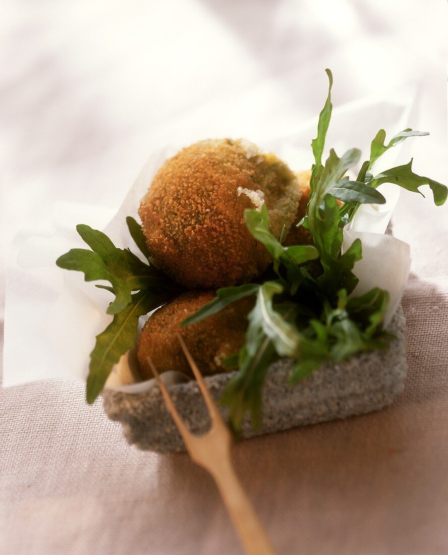 Deep-fried mozzarella with rocket