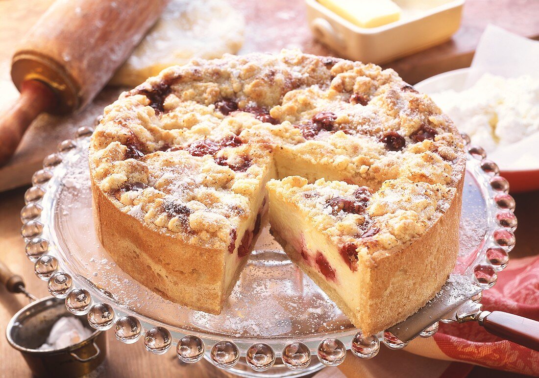 Cheesecake with cherries and crumb topping