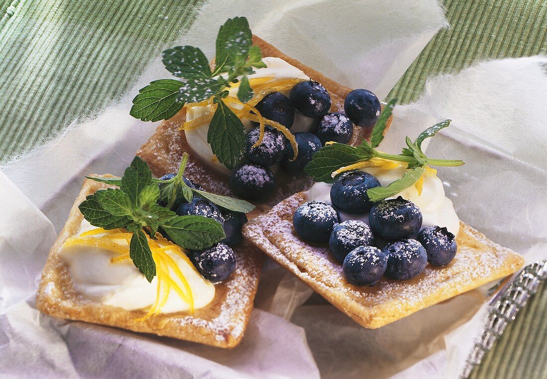 Tartlets with soft cheese and blueberries