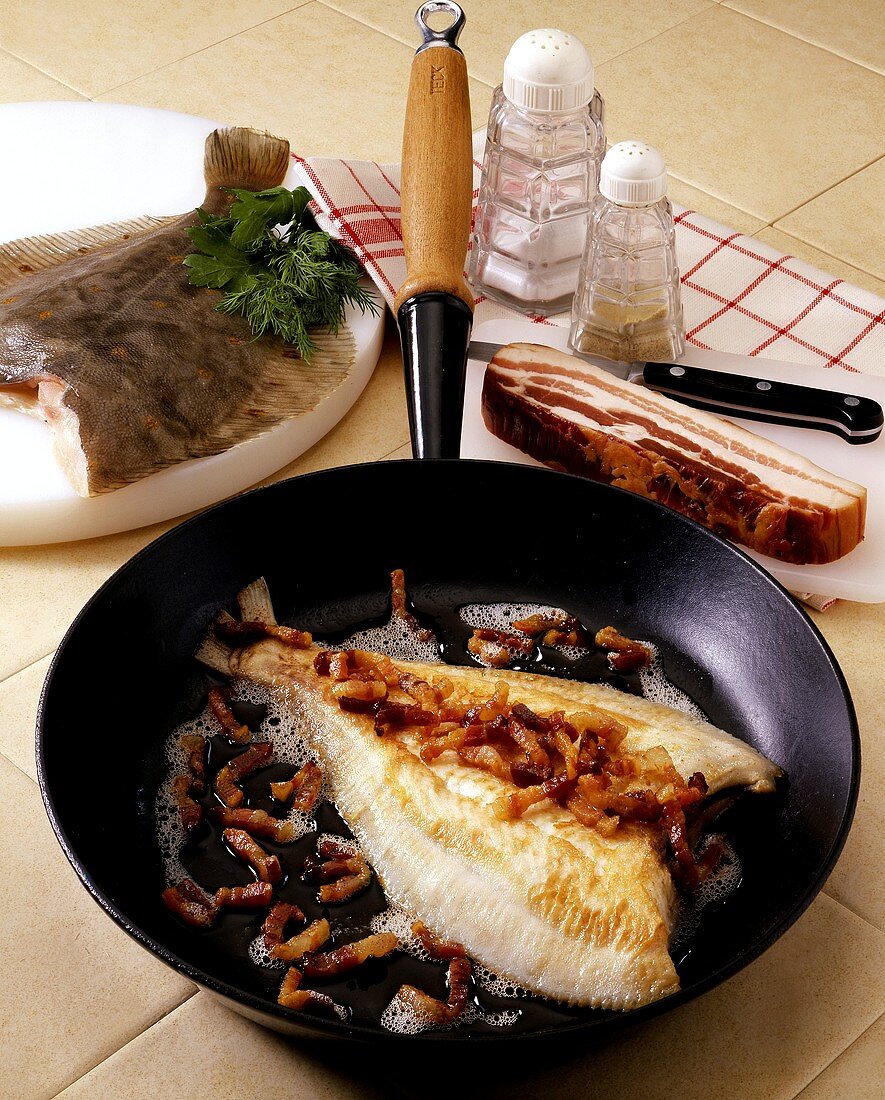 Finkenwerder plaice in the pan with bacon