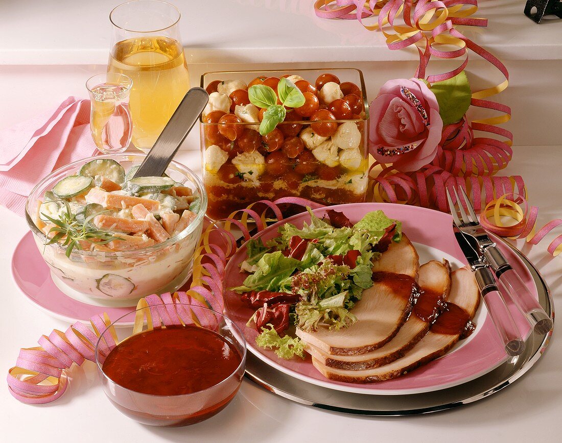 Silvestergericht: Putenbrust und verschiedene Salate