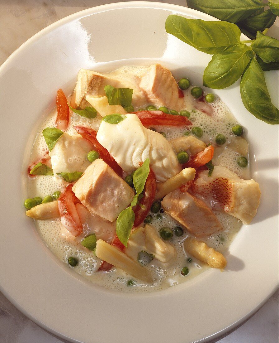 Fish ragout with white asparagus