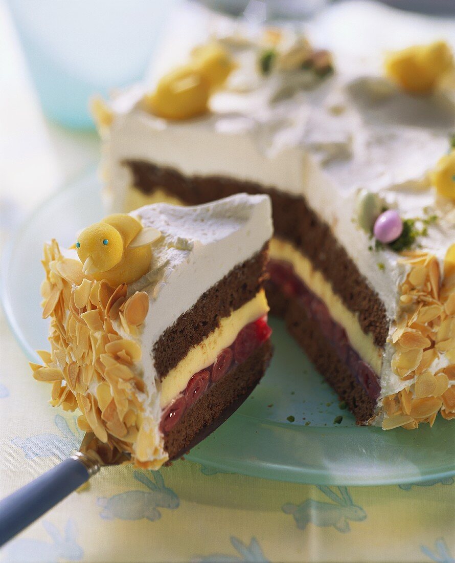 Ostertorte mit Marzipanküken