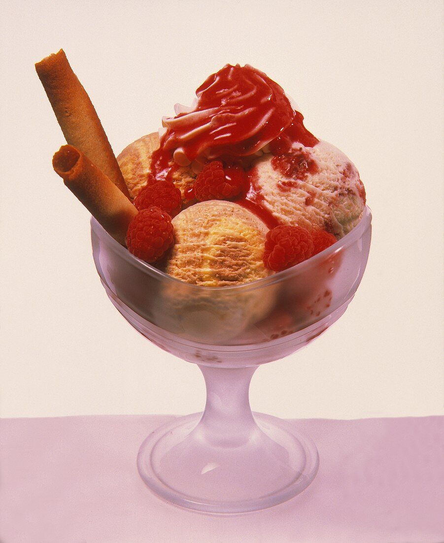 Ice cream sundae: milk ice cream, raspberries & raspberry sauce