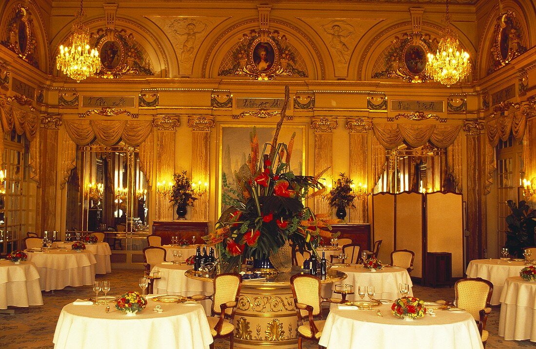 Elegantes Restaurant im Hotel de Paris Louis XV