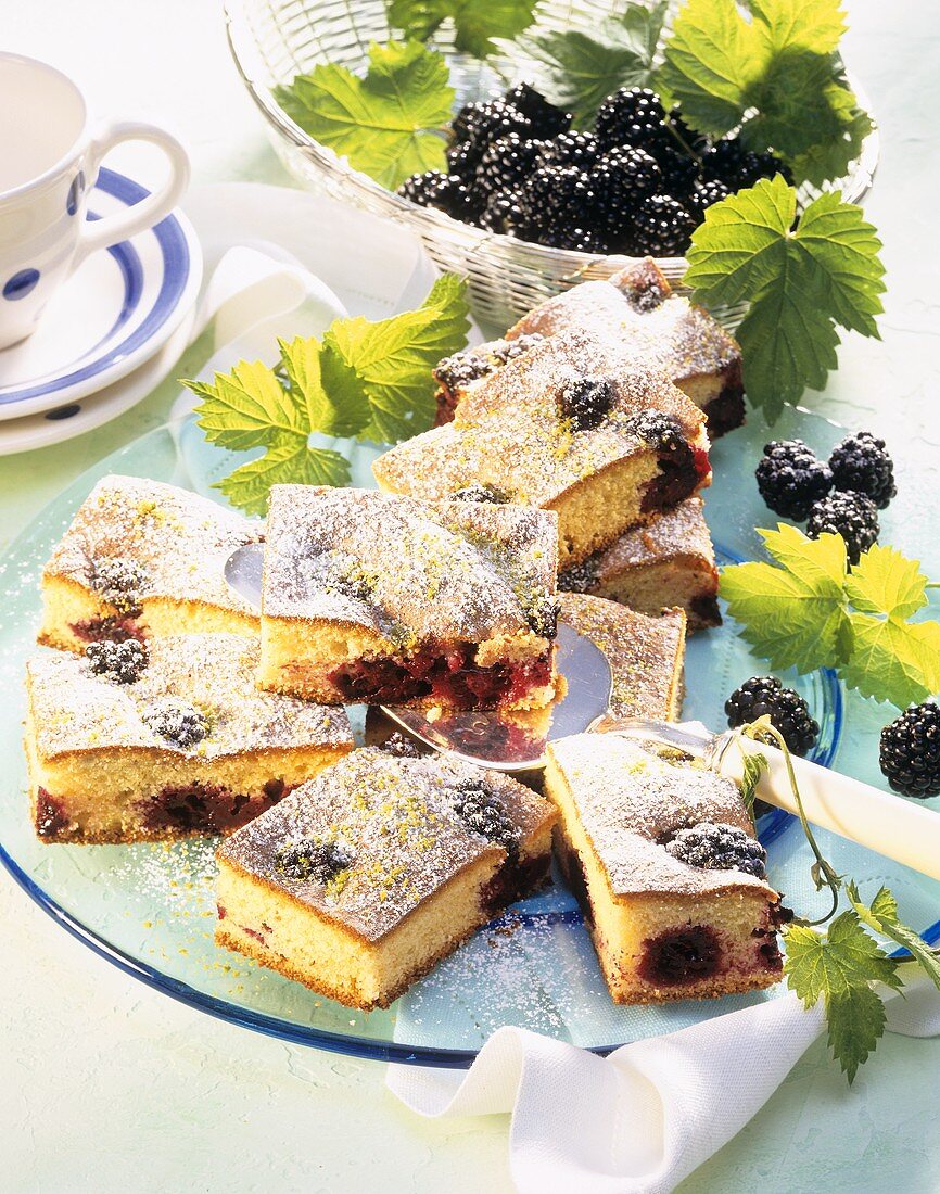 Semolina slices with blackberries on cake plate