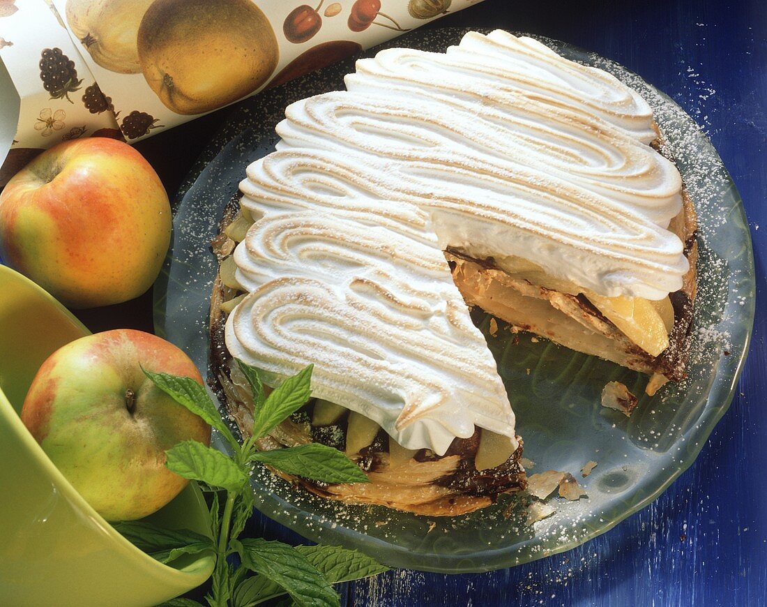 Blätterteig-Baiser-Kuchen mit Minze & Schokolade