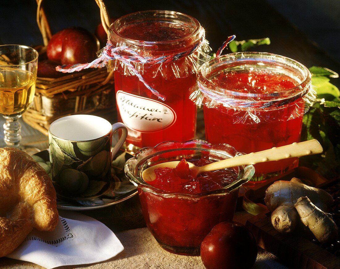 Plum jam with ginger