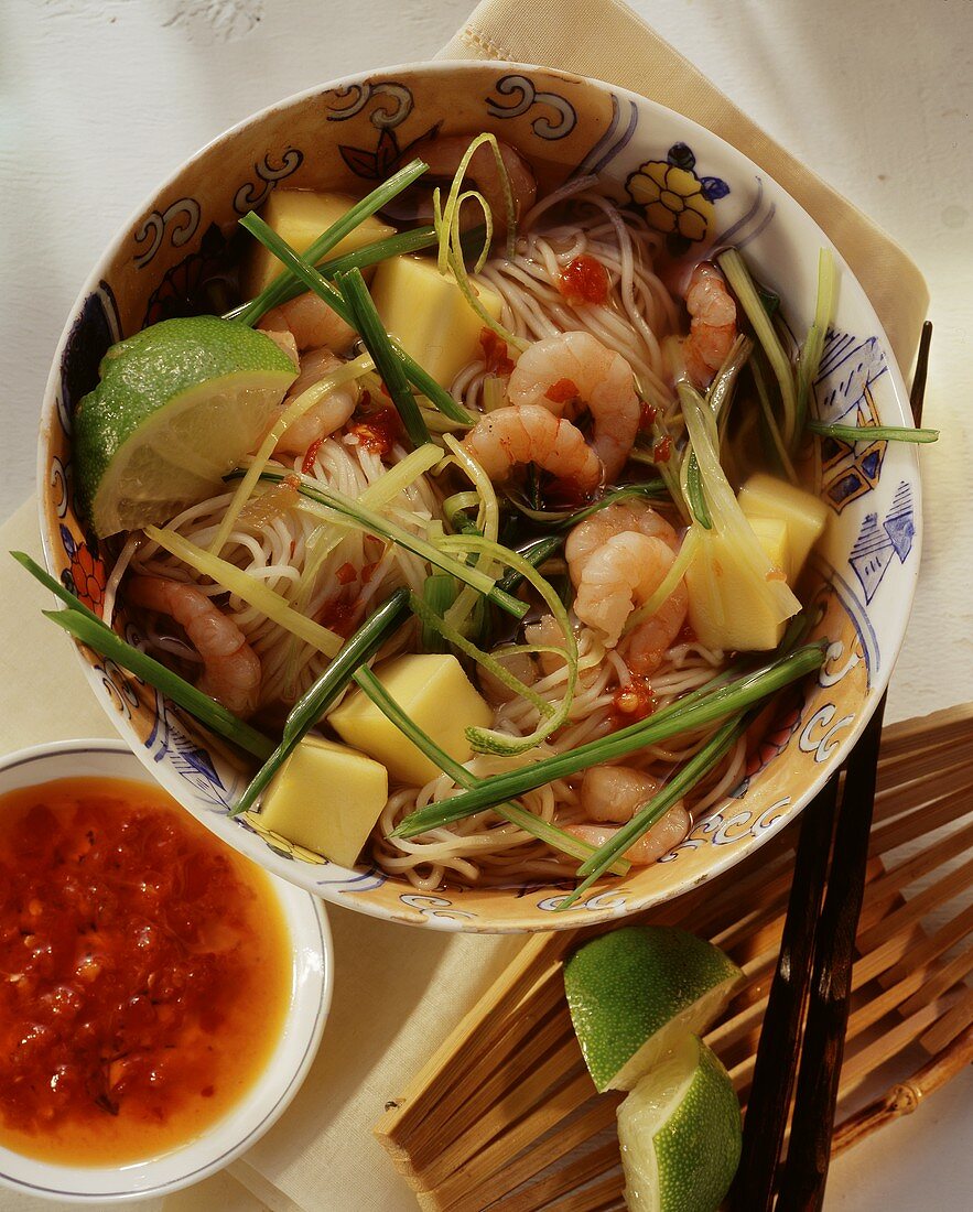 Asian noodle stew with shrimps & mango in bowl