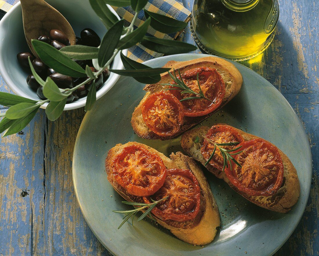 Dried tomatoes on garlic bread