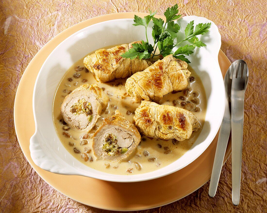 Veal roulades with raisin sauce
