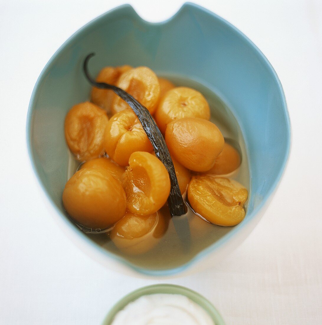Apricot compote with vanilla pod