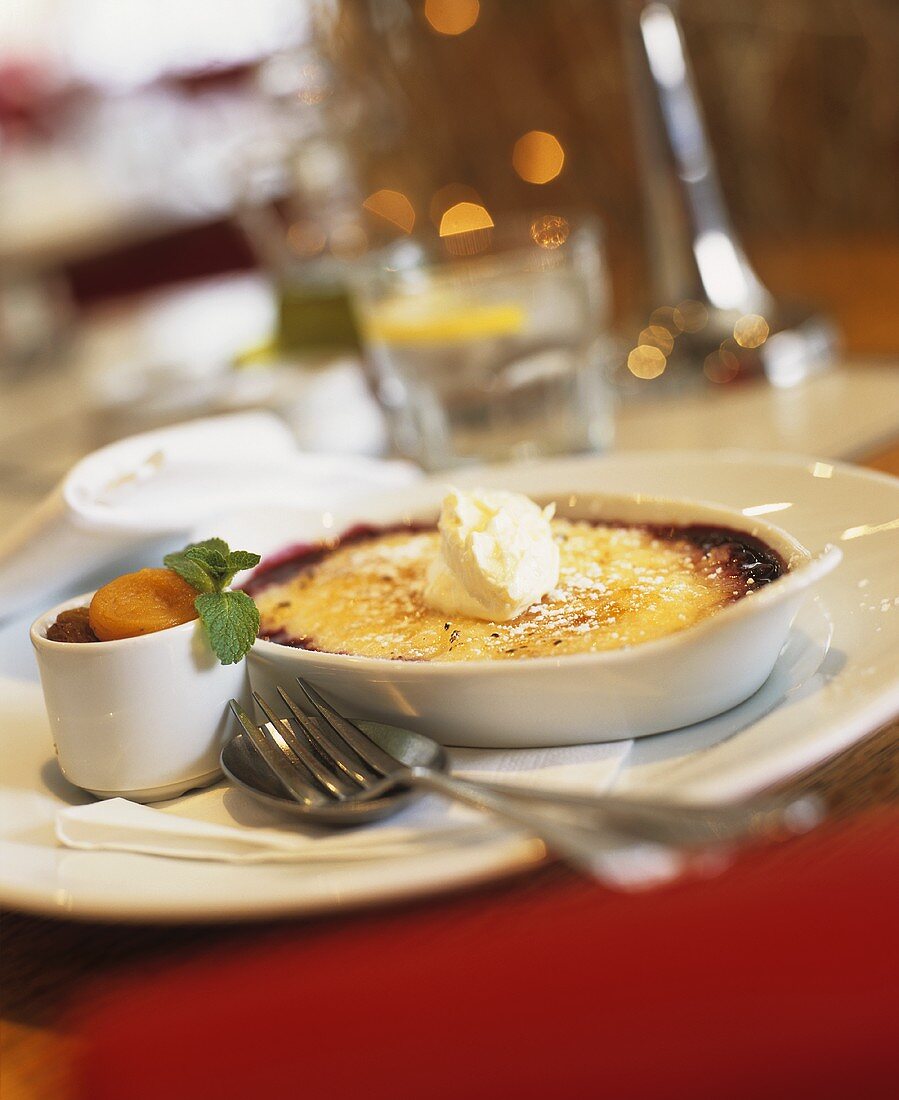 Crème brulee with berry sauce