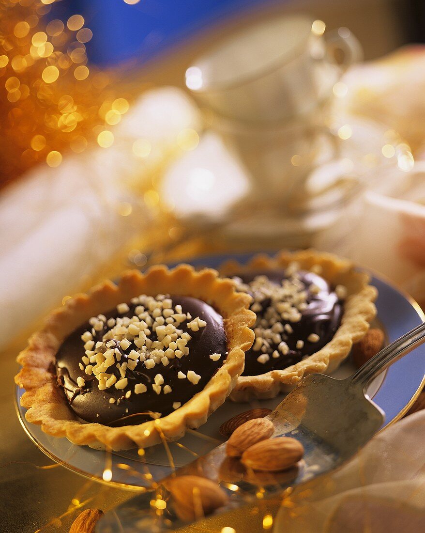 Short pastry tarts with chocolate almond filling