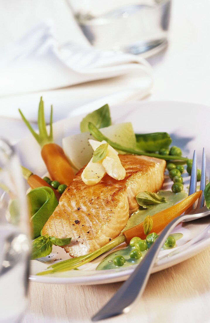 Salmon fillet with vegetables and basil sauce