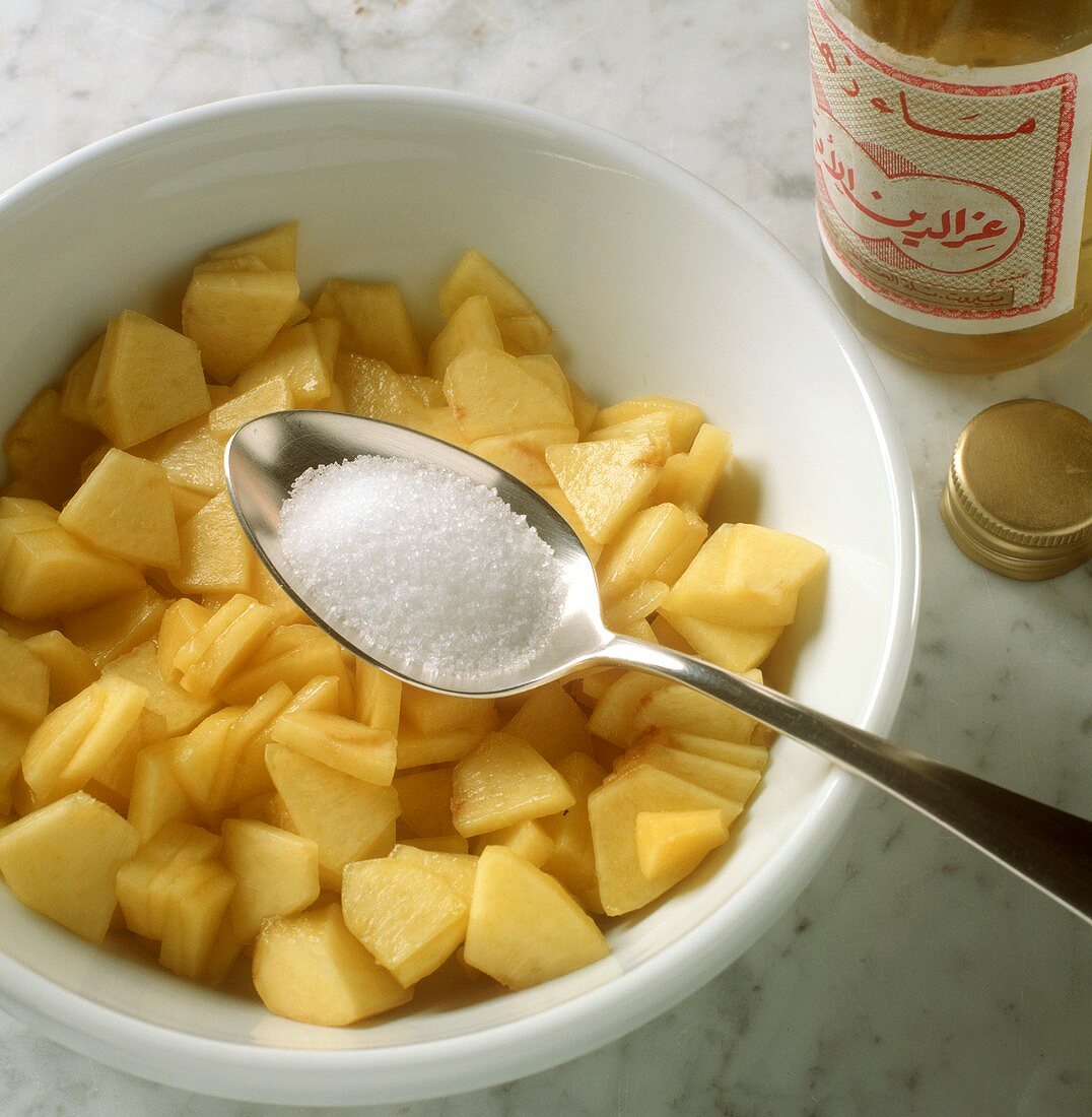 Sugaring finely chopped peaches