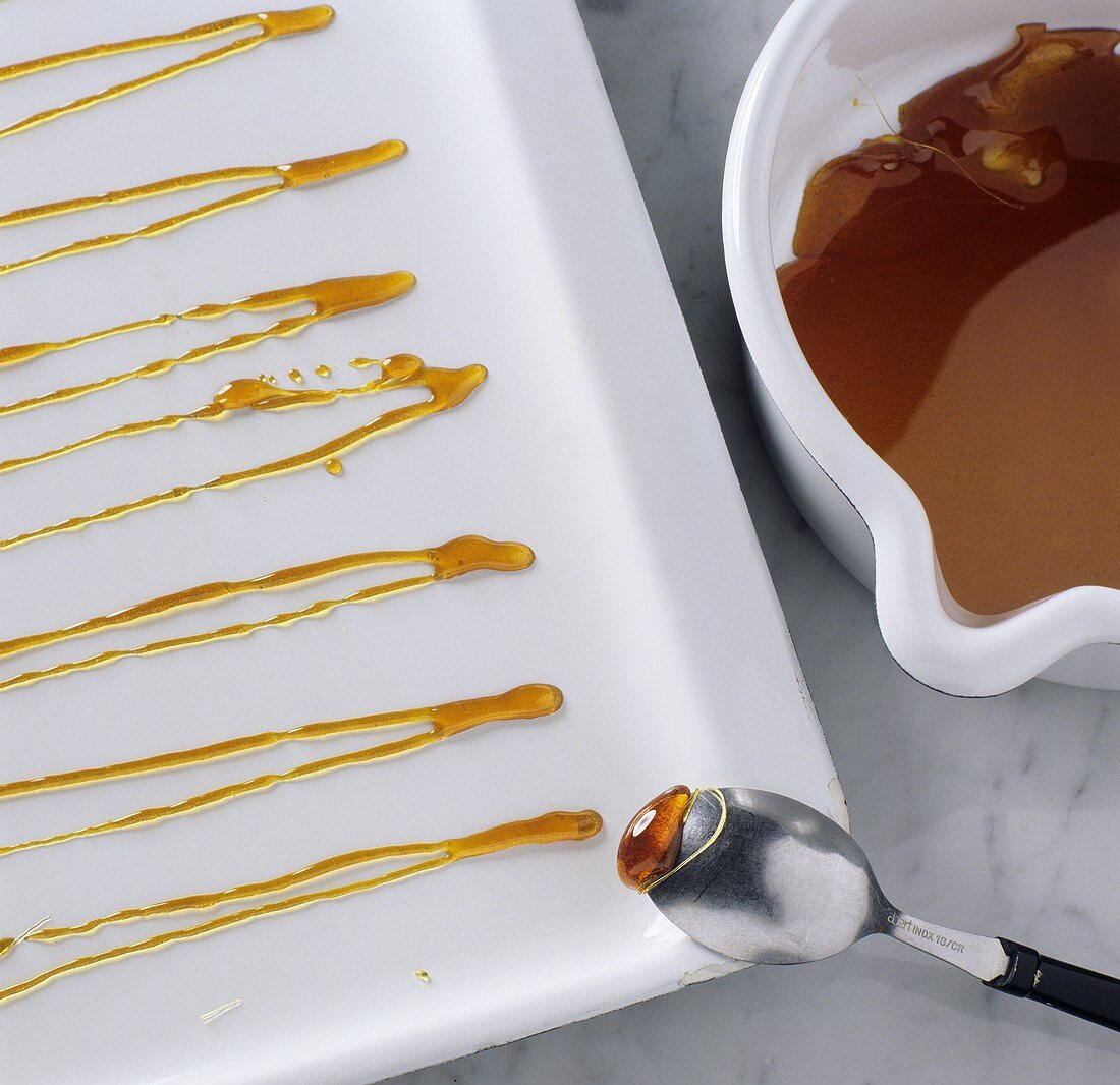 Making caramel strands