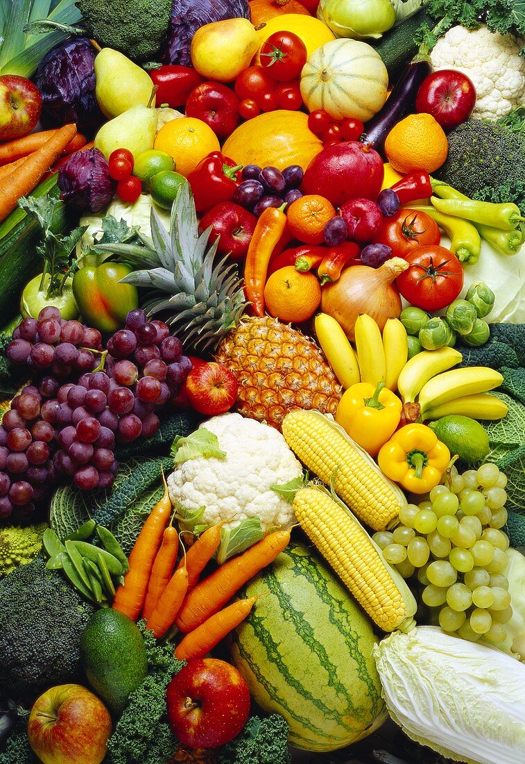 Stillleben mit Obst und Gemüse (bildfüllend)