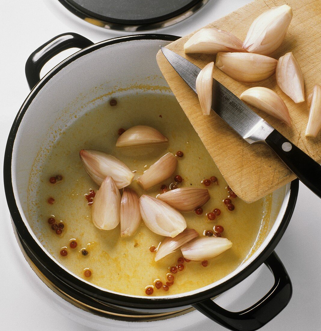 Making shallot vinaigrette