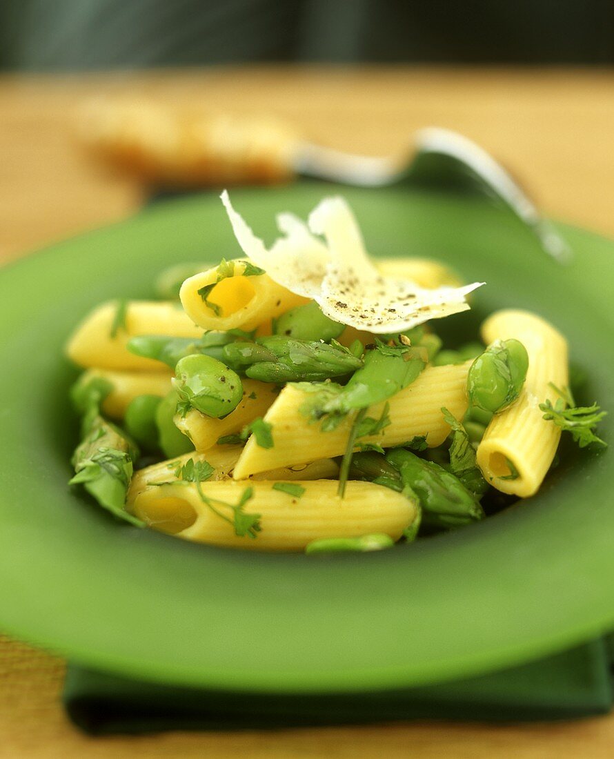 Penne fave ed asparagi (Penne with broad beans and asparagus)