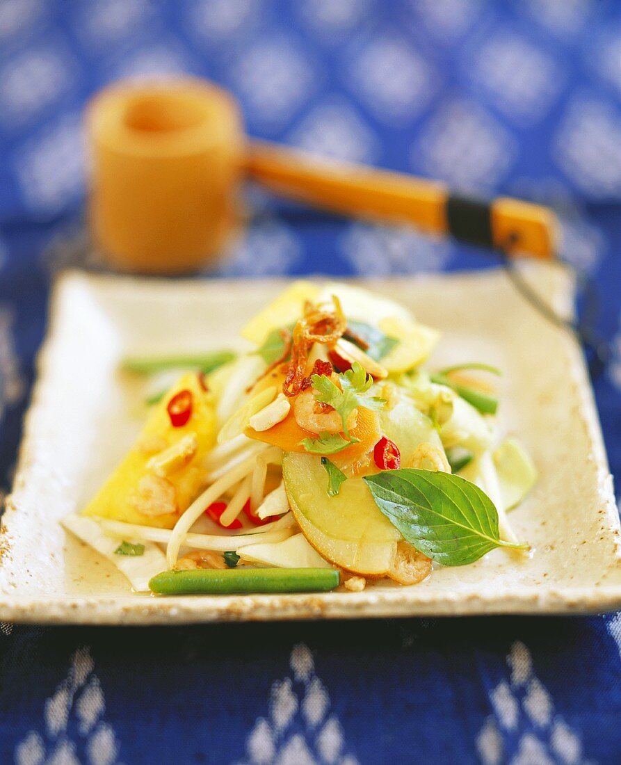 Fruity salad with bean sprouts