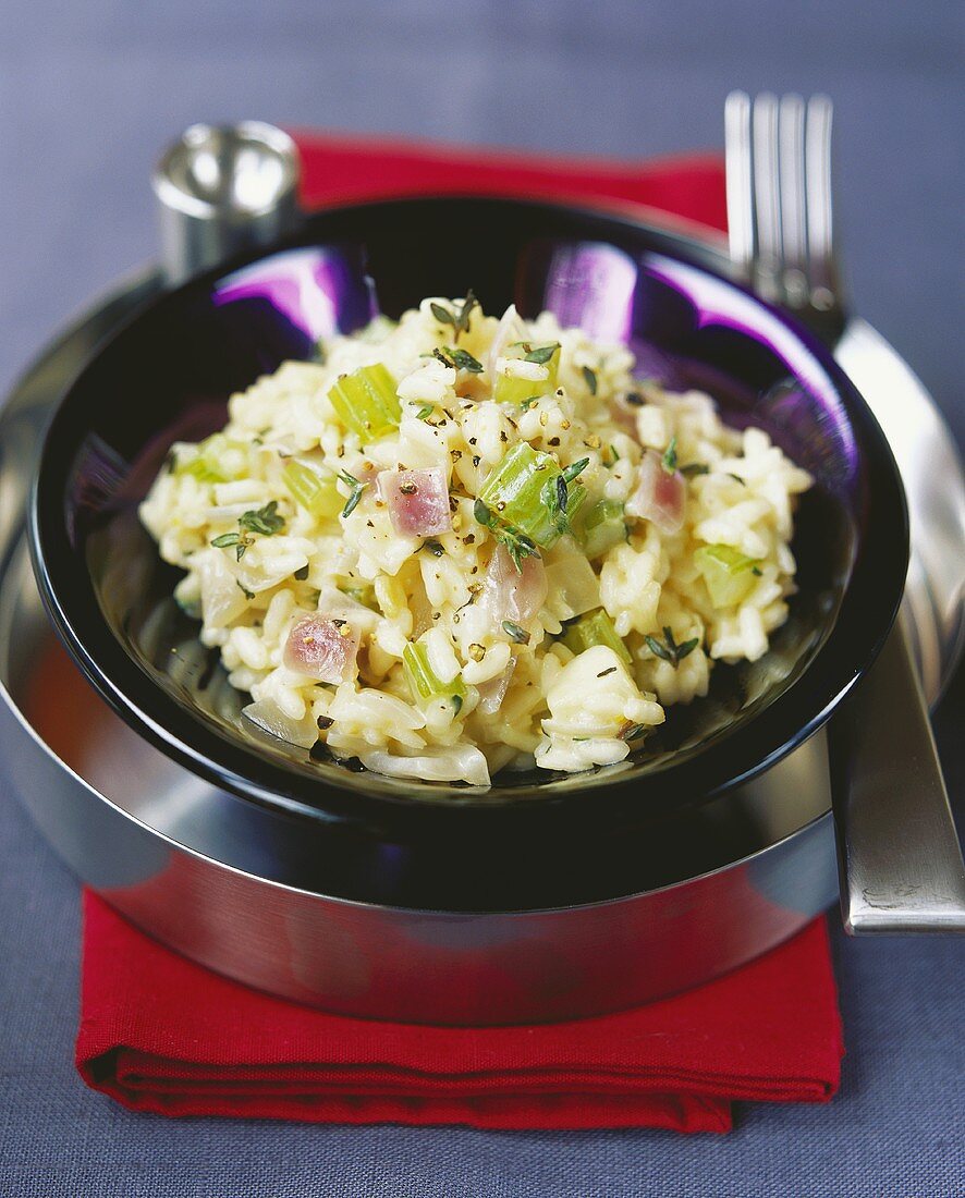 Reissalat mit Zwiebeln