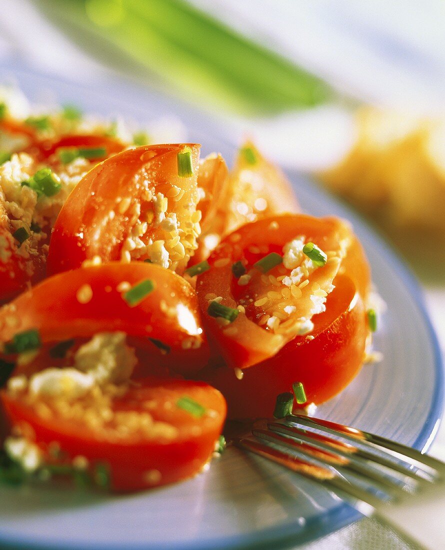 Tomatensalat mit Schafskäse und Sesam